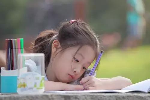 别让你的孩子,沉浸在软色情的世界里