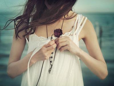 我年纪轻轻为何心事重重怎么回复,年纪轻轻完全走不了路怎么办