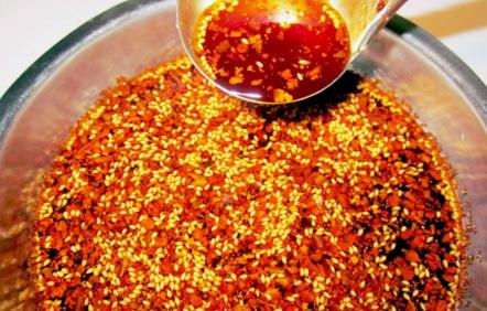 红油豆瓣酱熬红油,熬制红油的红油粉