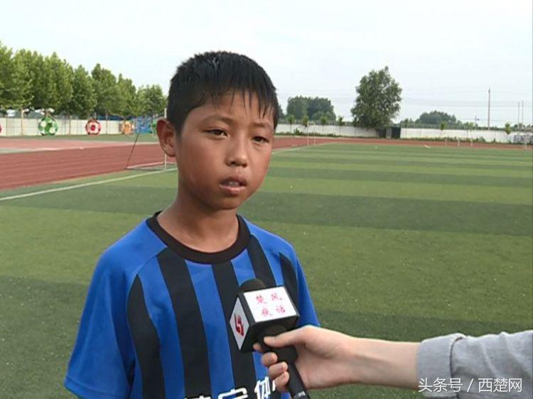 宿迁这所学校圆农村孩子足球梦捧回3届“市长杯冠军”