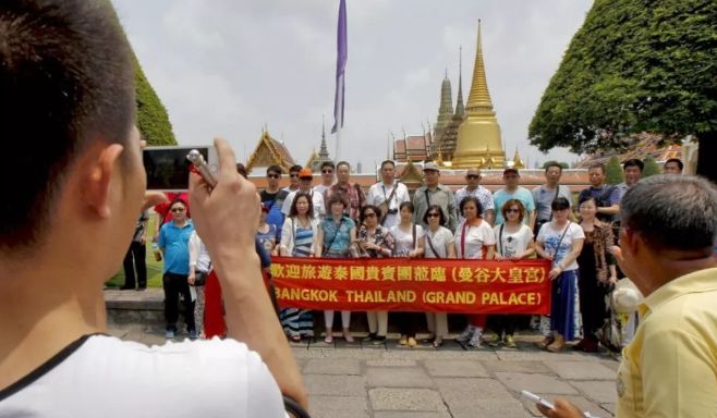 「旅游快报」警惕！“代购机票”新*局骗**出现；3亿年自然景观被5人摧毁