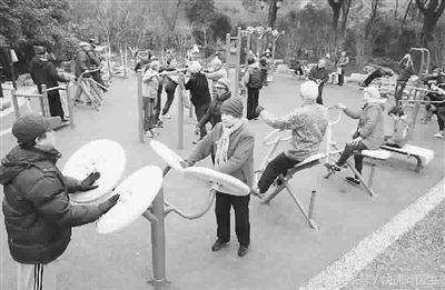 公园锻炼器材的各种玩法,公园老年人锻炼器材