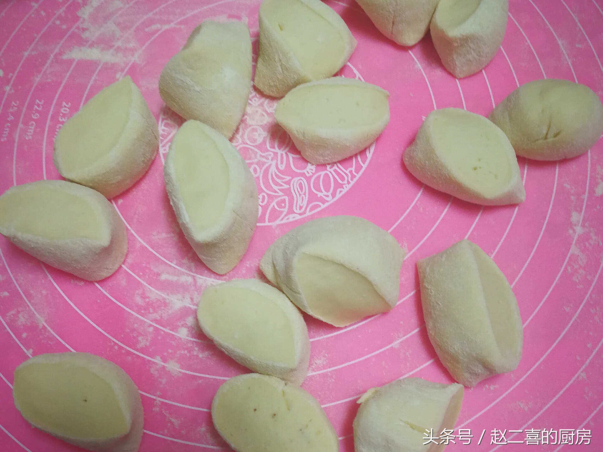 手工做天津狗不理包子,学会做天津狗不理包子