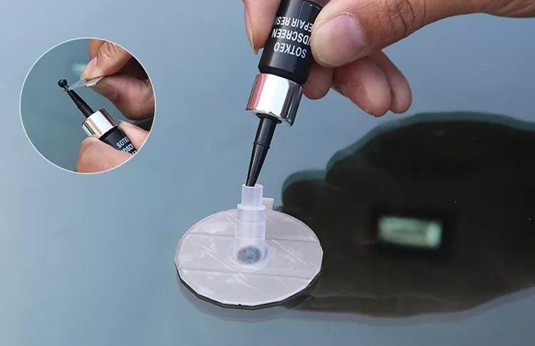 前挡风玻璃裂了30厘米怎么修复,雨刮器把挡风玻璃刮坏了怎样修复