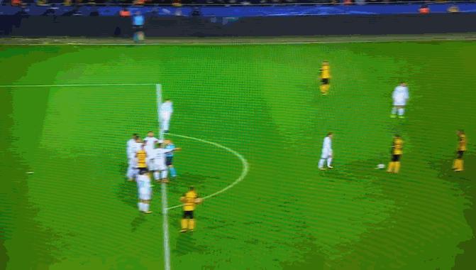 内马尔吃黄牌,内马尔戴面具被罚黄牌