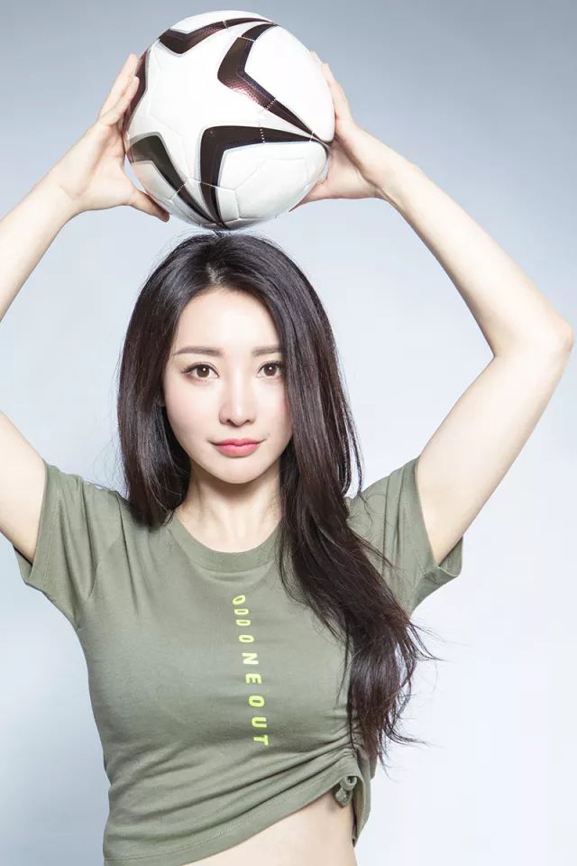 高清美图女神柳岩,柳岩足球美图