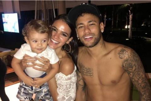 内马尔和女友同时落泪！世界杯身价最高球星，打进世界杯最晚进球