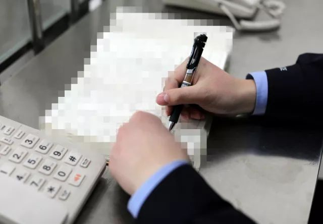 铃铃铃，只能拨出，无法打进的“神秘”电话响起