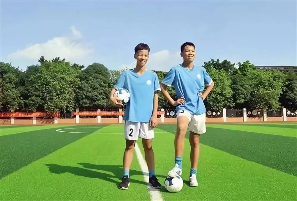 少年担任世界杯护旗手,16岁少年成世界杯护旗手