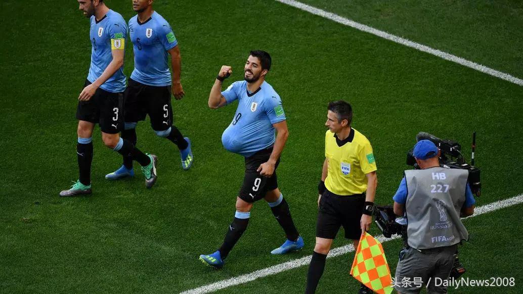 苏亚雷斯进球后向怀孕妻子致敬,世界杯夺冠苏亚雷斯