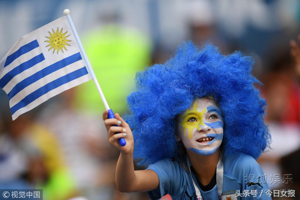 头顶“球场”化“猫”妆,“变相怪杰”满场飞,世界杯球迷谁最强