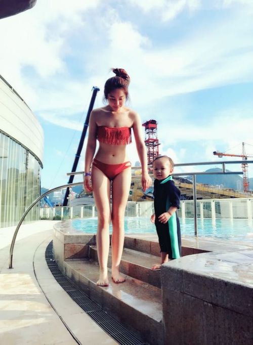 每晚看波的先生们女士们，讲波女郎张洛蔚长腿混血儿泳衣照放送啦