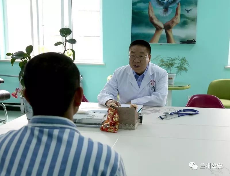 派出所走访吸毒人员关爱活动简报,走进戒毒所开展警示教育活动