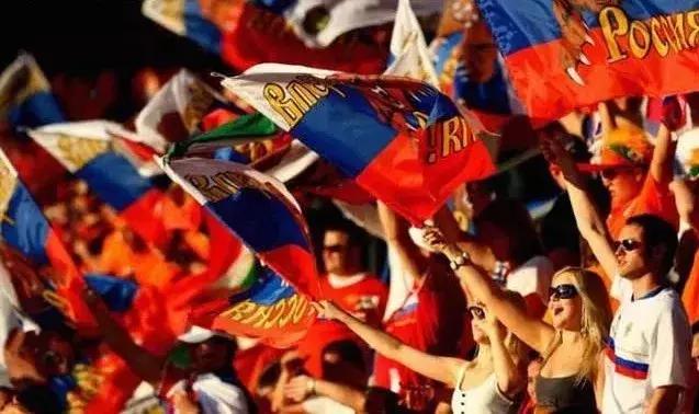 玩转世界杯，俄罗斯人居然连电力铁塔都不放过~