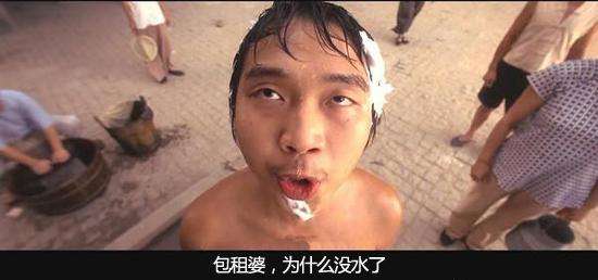 你还记得《功夫》里露屁股那个人吗？他现在长成这样！