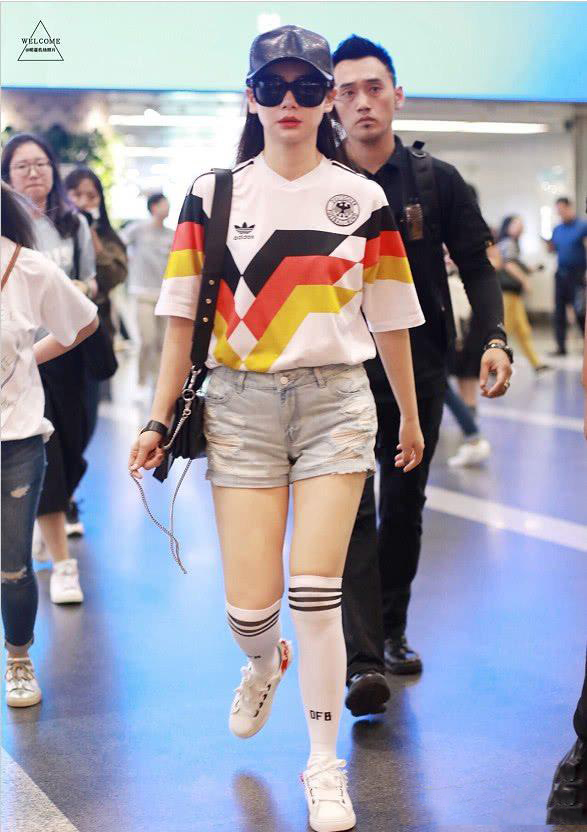 戚薇小蛮腰全身照,戚薇青春靓丽活泼可爱