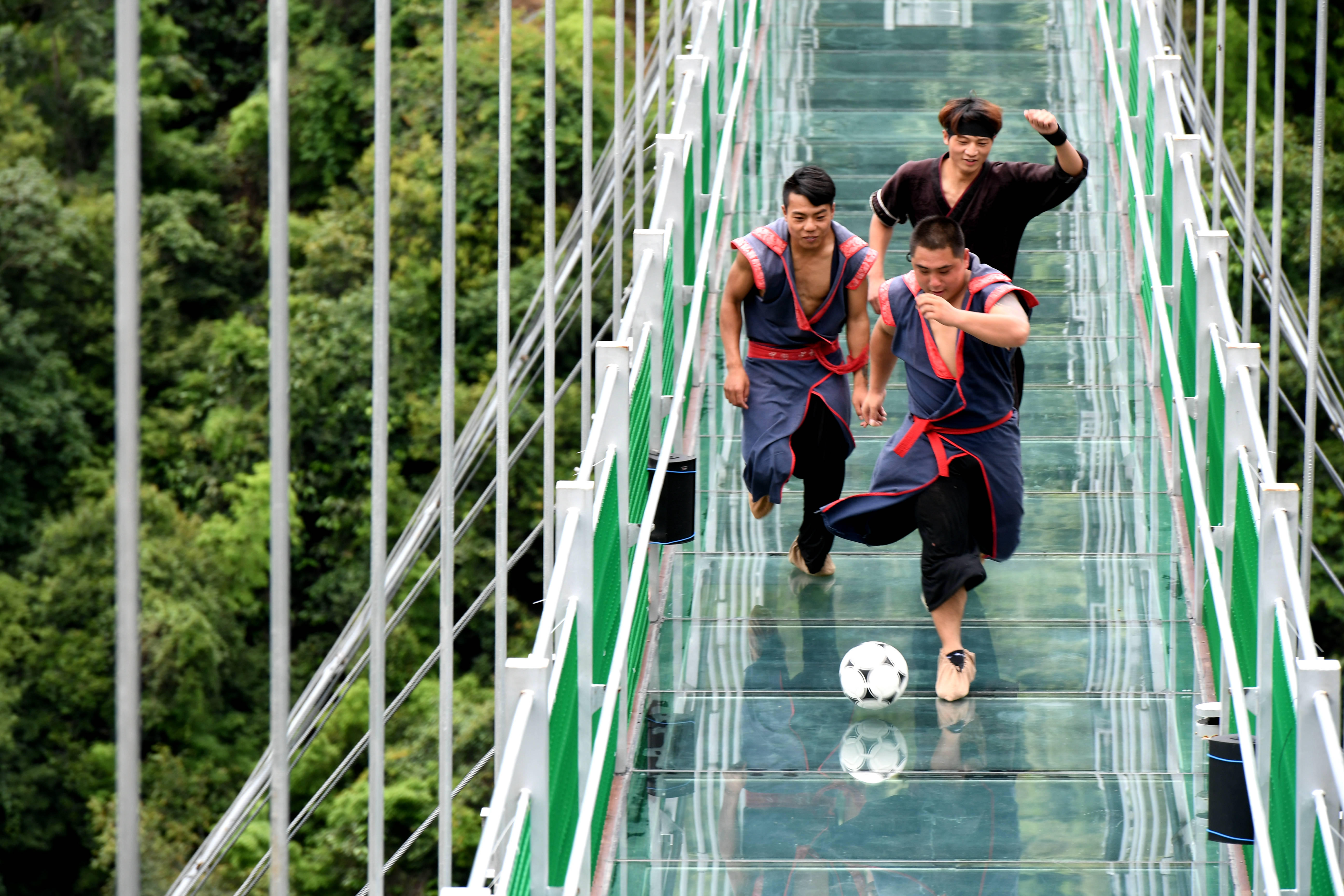 少林寺重出江湖,少林足球上综艺节目