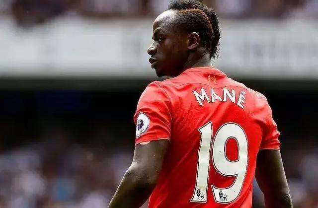 足球就像不甘平凡的我们,足球就是生活的缩影