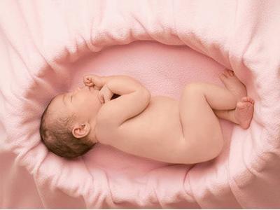 早产宝宝肠绞痛症状表现及护理,孩子早产怎么安慰爸爸妈妈