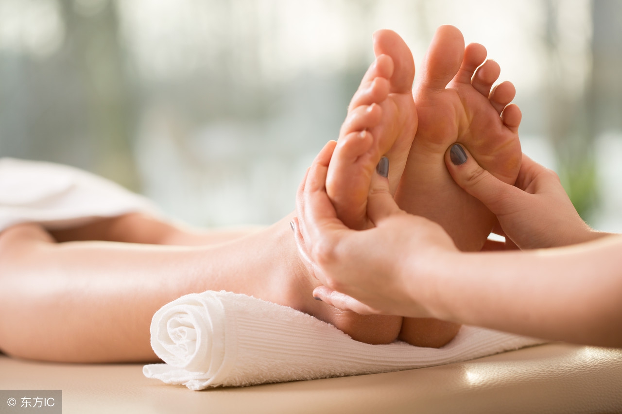 足跟痛足底筋膜炎怎么治疗,足底筋一走路就疼