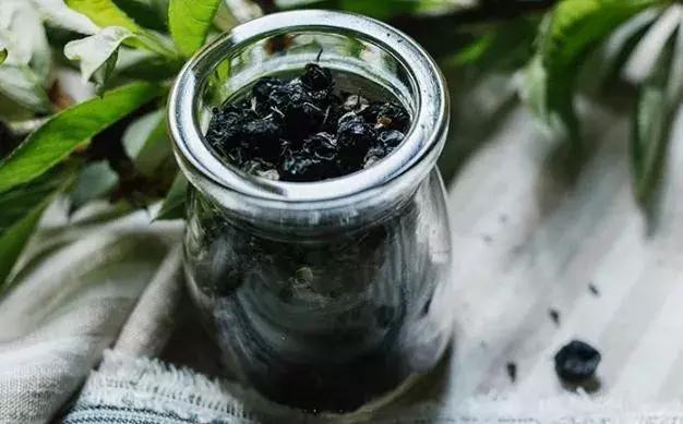 夏日养生茶黑枸杞,夏至可以喝黑枸杞水吗