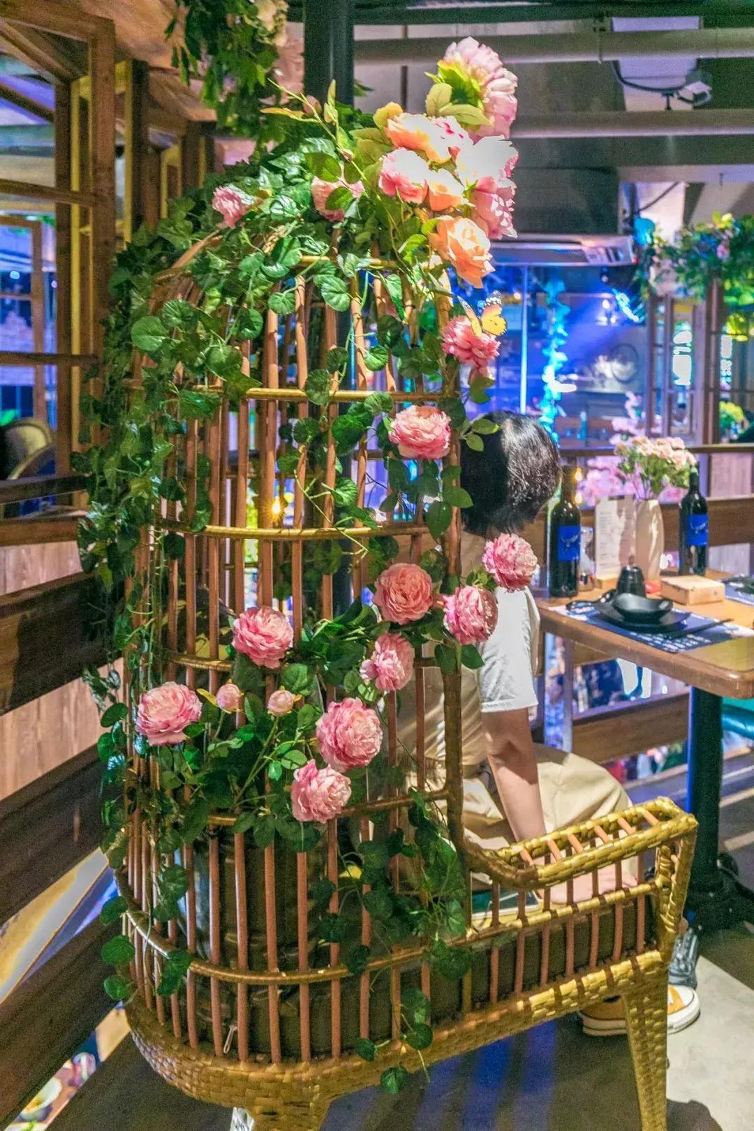 适合小情侣去的餐吧,一家很有情调和气氛的露天餐吧