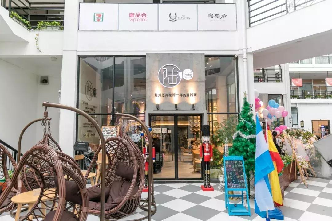 适合小情侣去的餐吧,一家很有情调和气氛的露天餐吧