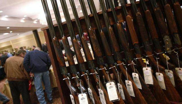 美国枪支巴雷特,美国枪械商店展示枪支