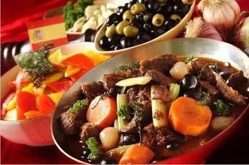 「昕薇FM」一杯红酒，一碟橄榄，一盘刚刚切好的火腿，这便是一个不可多得的属于西班牙的下午！