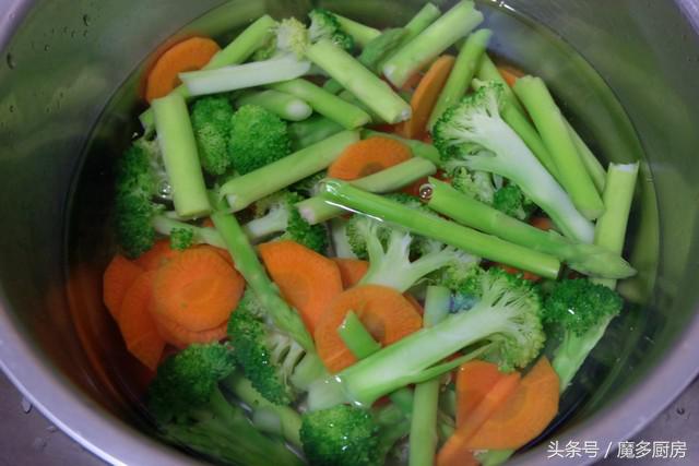 好吃又营养的蔬菜沙拉,好吃营养健康的蔬菜沙拉怎么做