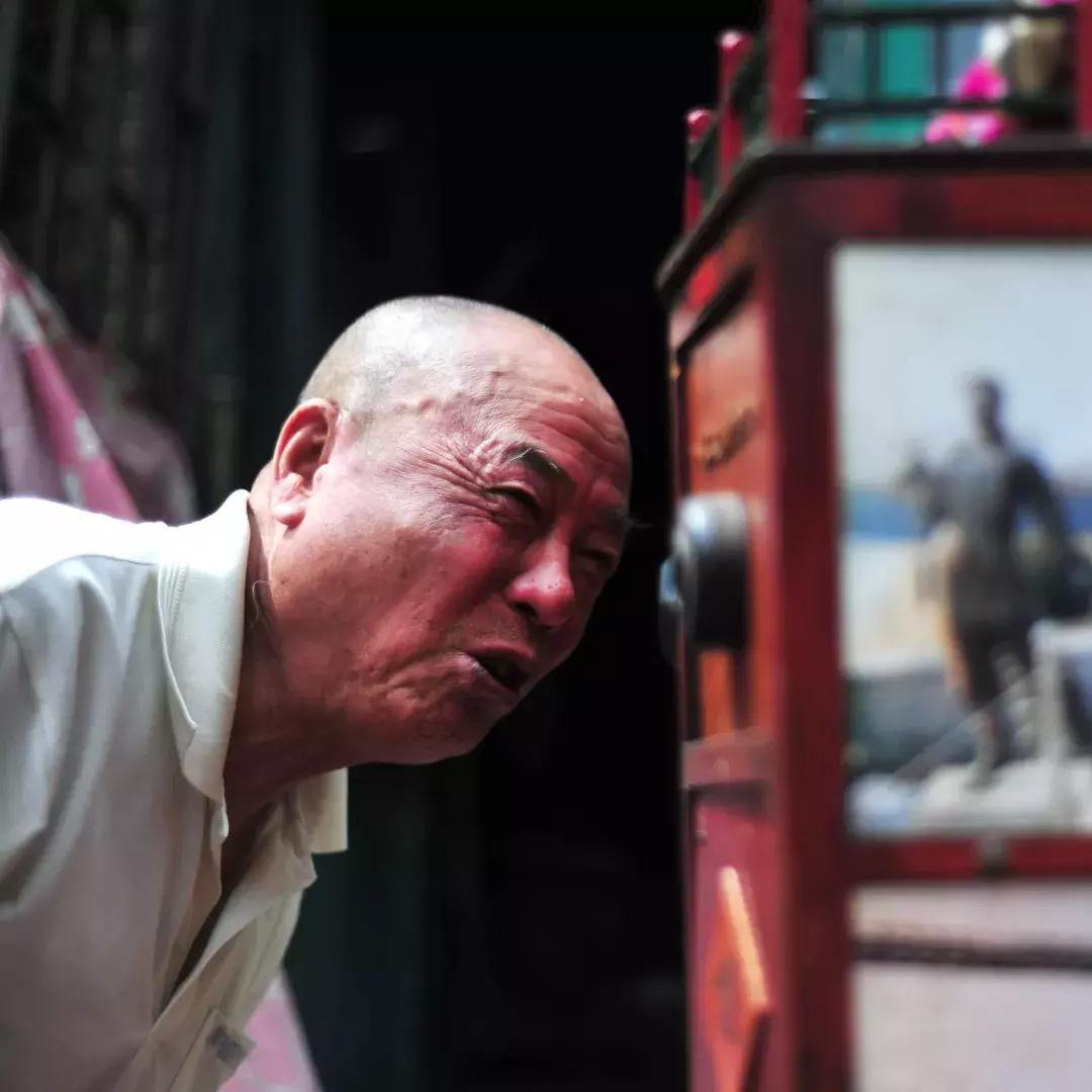 天津人八成有这样的朋友：浑身匪气说话冲肺管子，顾家又无微不至