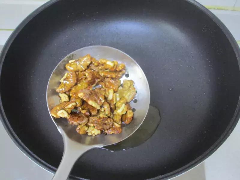 核桃仁和啥药炒一起能增强免疫力,核桃仁和花生仁一起吃吗