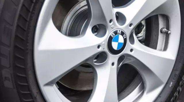 终于知道宝马为什么没有备胎了,宝马320li为什么没有备胎