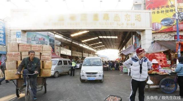 听说要*迁拆**了,村里人纷纷开始怠工、赌博、借钱买豪车