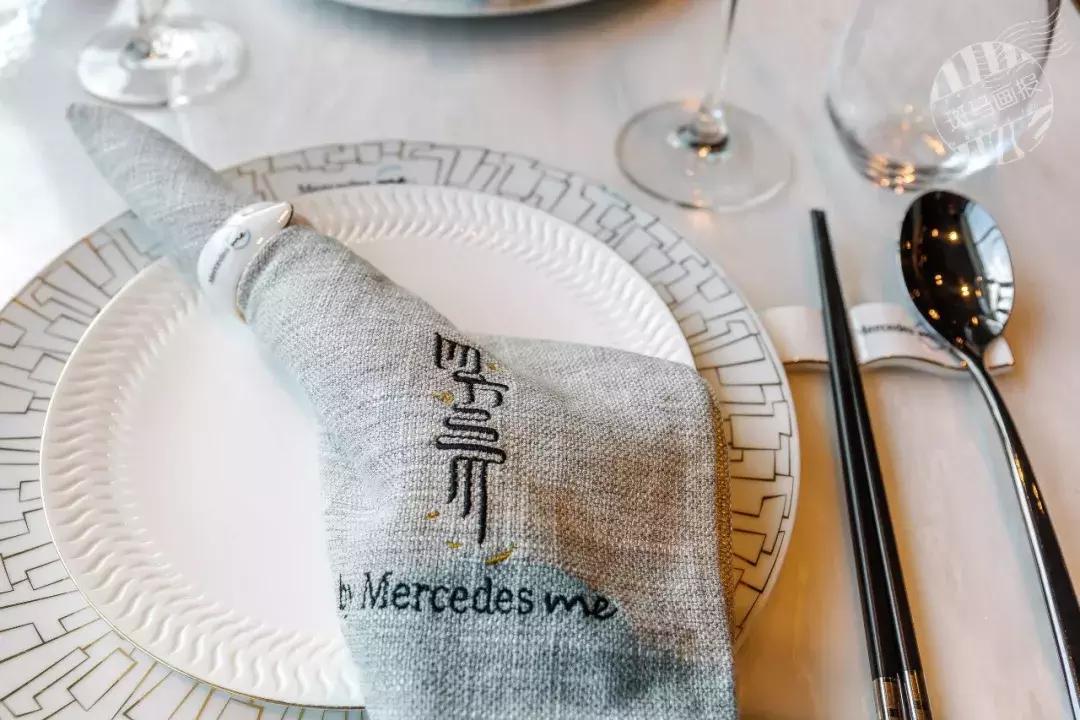 实探！全球第7家「奔驰餐厅」！什么都卖就是不卖车……