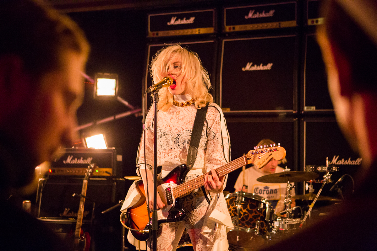 在伦敦和巴黎相约旅行,在伦敦约会