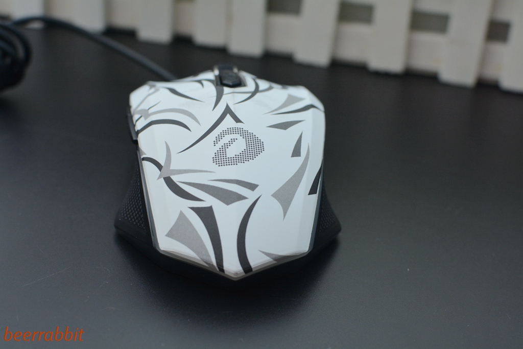 达尔优em915二代鼠标用的什么按键,达尔优牧马人游戏鼠标的详细参数