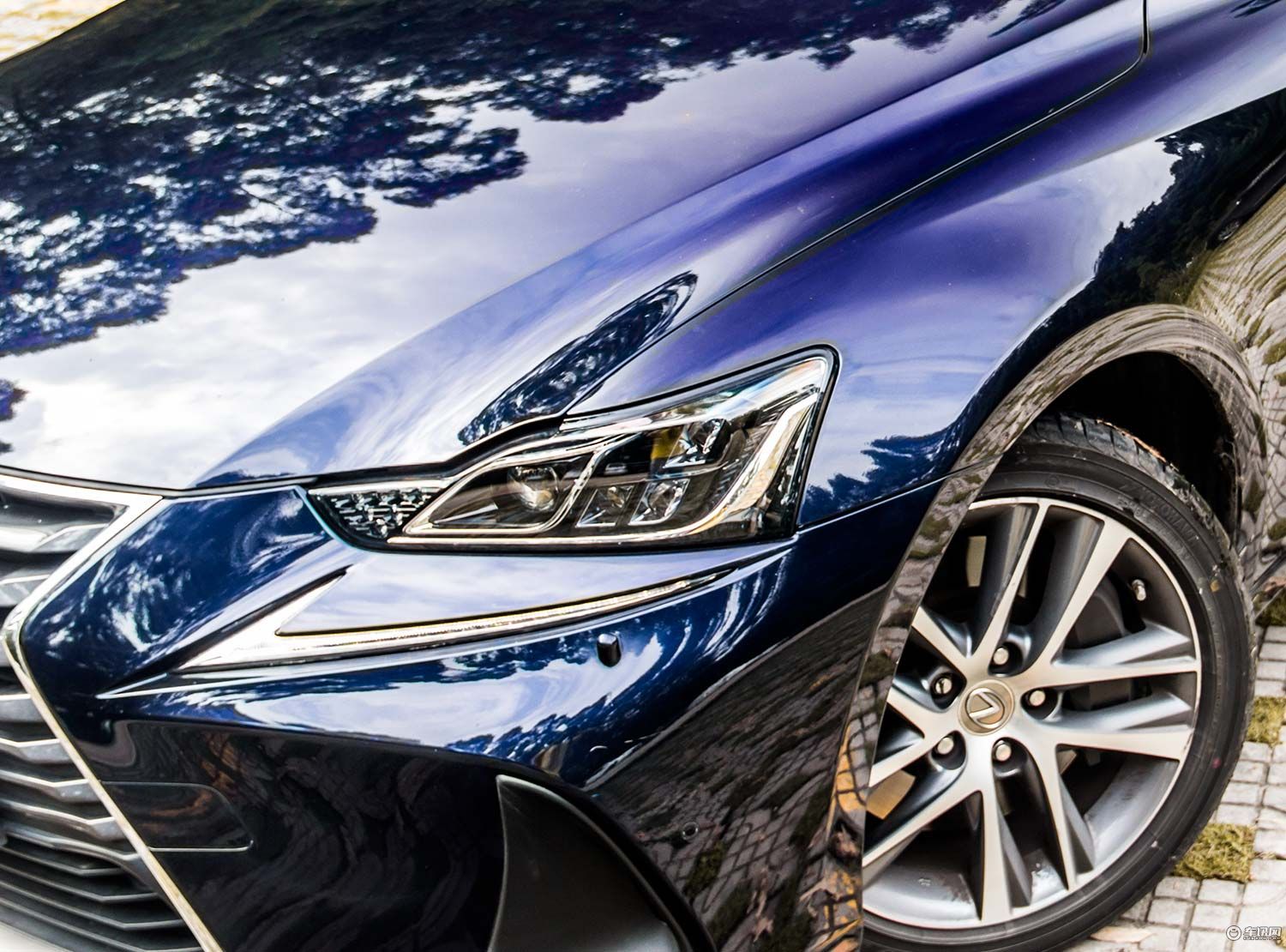 这款高颜值轿车不只男人喜欢女孩看了也瞬间心动实拍雷克萨斯IS