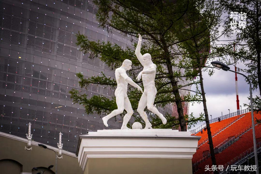 行李箱当“球门”！这SUV大得夸张！