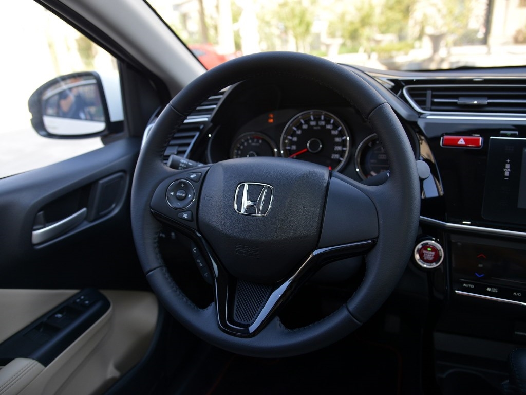 飞度从第几款开始使用地球梦,本田飞度七座8万左右