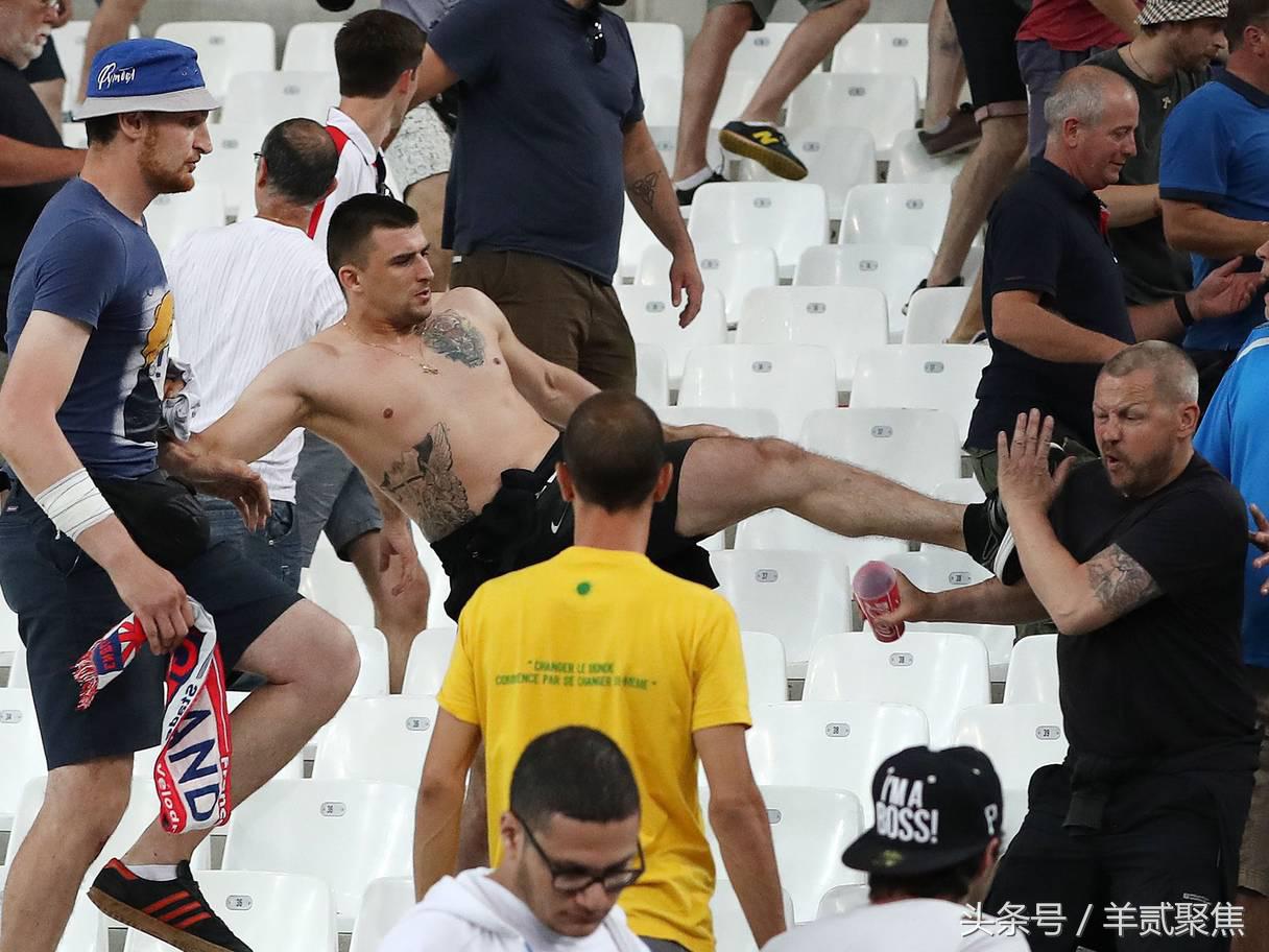 俄罗斯英格兰球迷冲突视频,英格兰球迷被俄罗斯球迷暴打