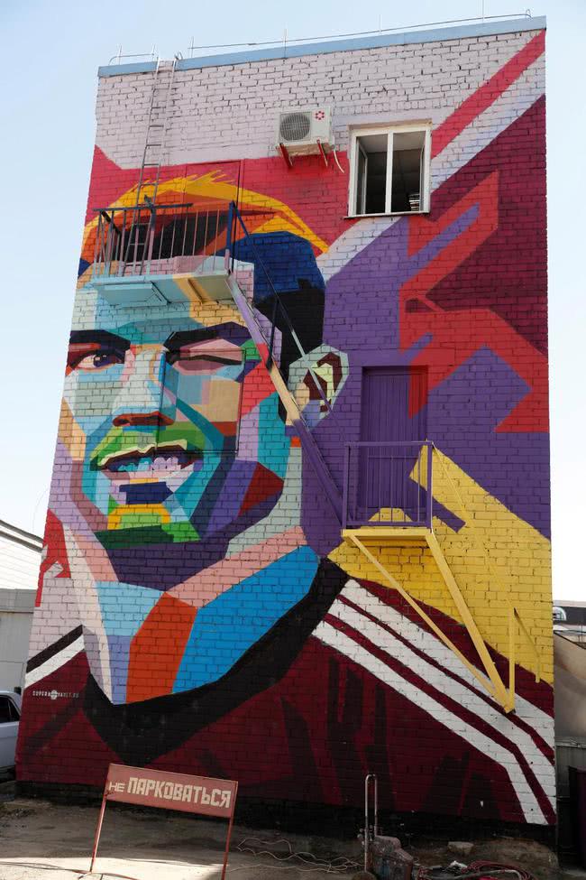 18年c罗和梅西对决的比赛,c罗梅西时隔16年再次同进8强