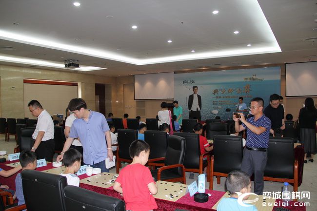 柯洁与韩升周比赛讲解,国手柯洁最新比赛