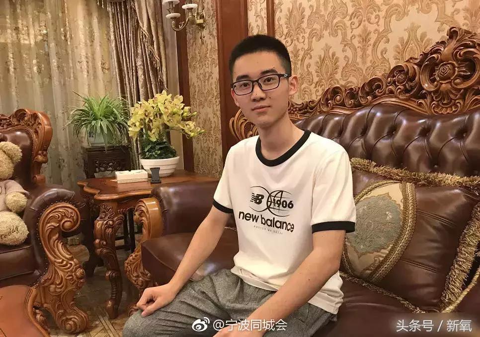 看了易烊千玺演唱会后的反应,易烊千玺喜欢宋祖儿吗