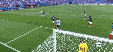 姆巴佩梅开二度绝杀巴萨,法国杯姆巴佩造三球