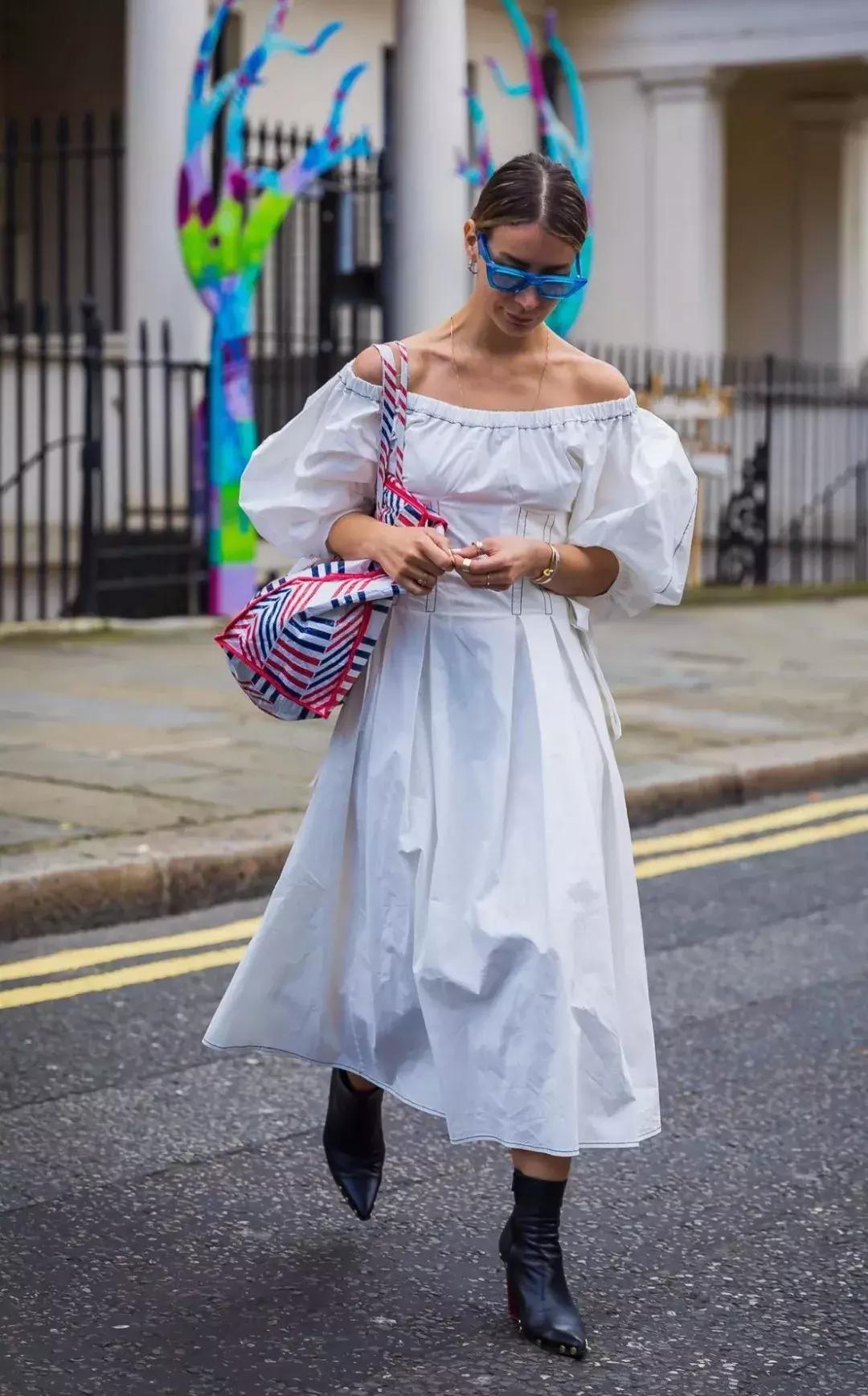 夏季穿搭无肩带内衣美出高级感,夏季穿搭中性风内衣外穿