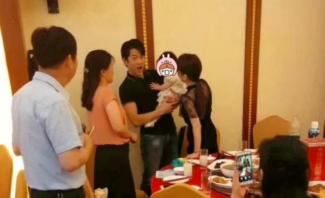 方媛和郭富城回安徽办酒席视频,郭富城陪方媛买辣条