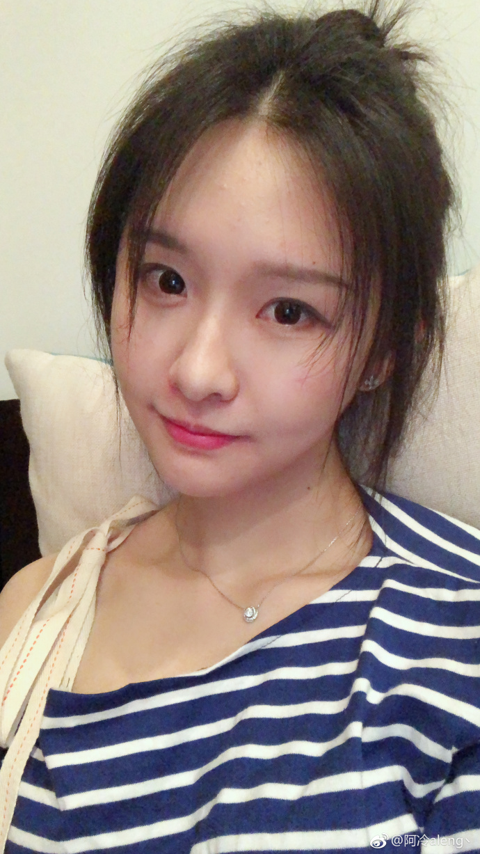 斗鱼一姐阿冷现身,阿冷为什么能成新斗鱼一姐