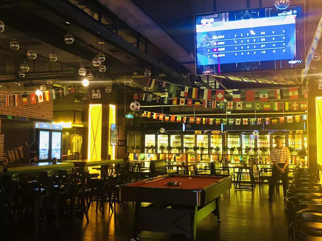 内马尔巴黎看球,内马尔17-18赛季球衣签名