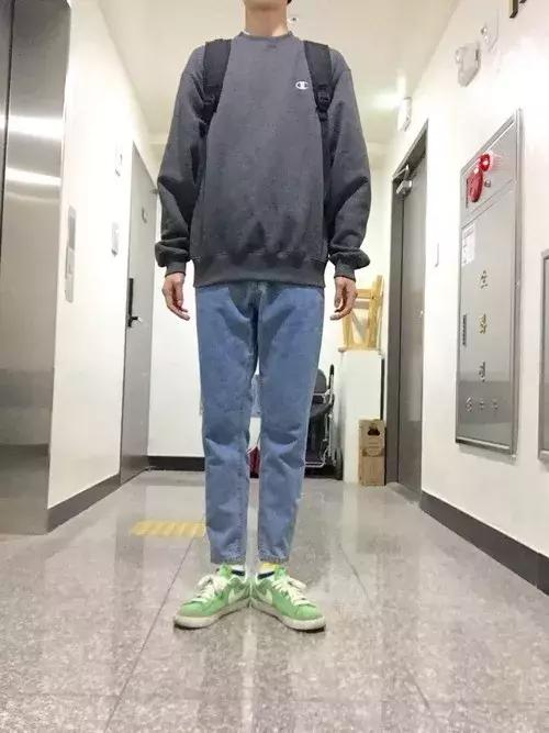 几百块的板鞋，但也是各大品牌的联名宠儿